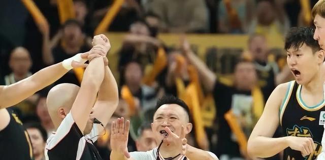 姚明发表演讲鼓励青少年积极参与篮球运动
