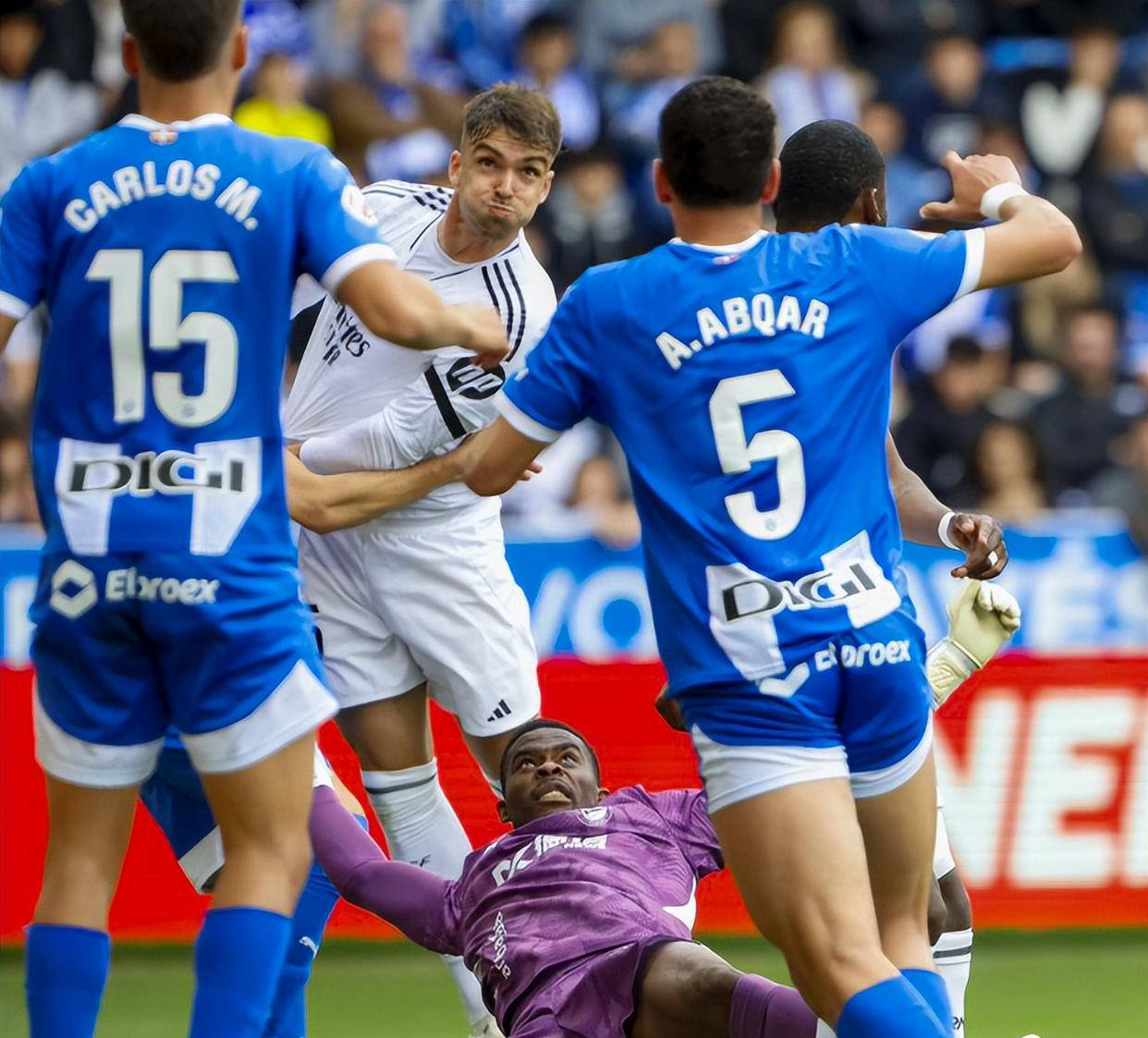 皇家马德里在客场击败阿拉维斯