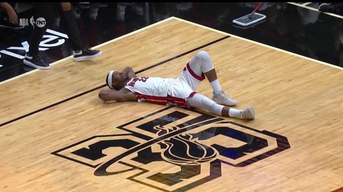 雄鹿遭遇热火反扑紧随其后 雄鹿遭遇热火反扑紧随其后