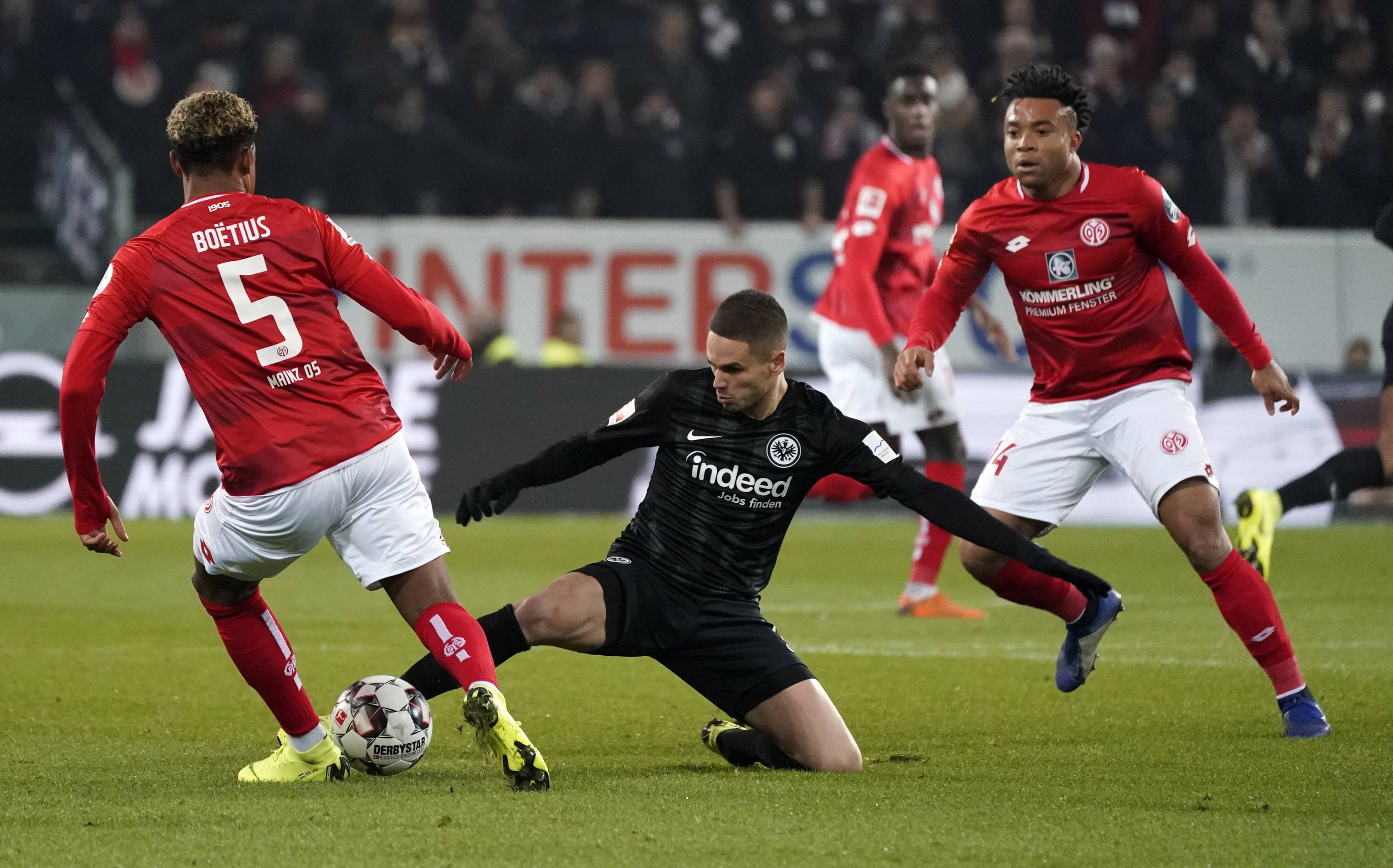 加拿大足球赛事激烈角逐,球队夺得胜利的简单介绍 加拿大足球赛事激烈角逐,球队夺得胜利的简单介绍