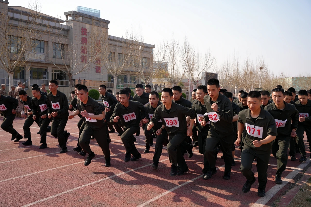 劲敌相遇,场上比拼如火如荼的简单介绍 劲敌相遇,场上比拼如火如荼的简单介绍