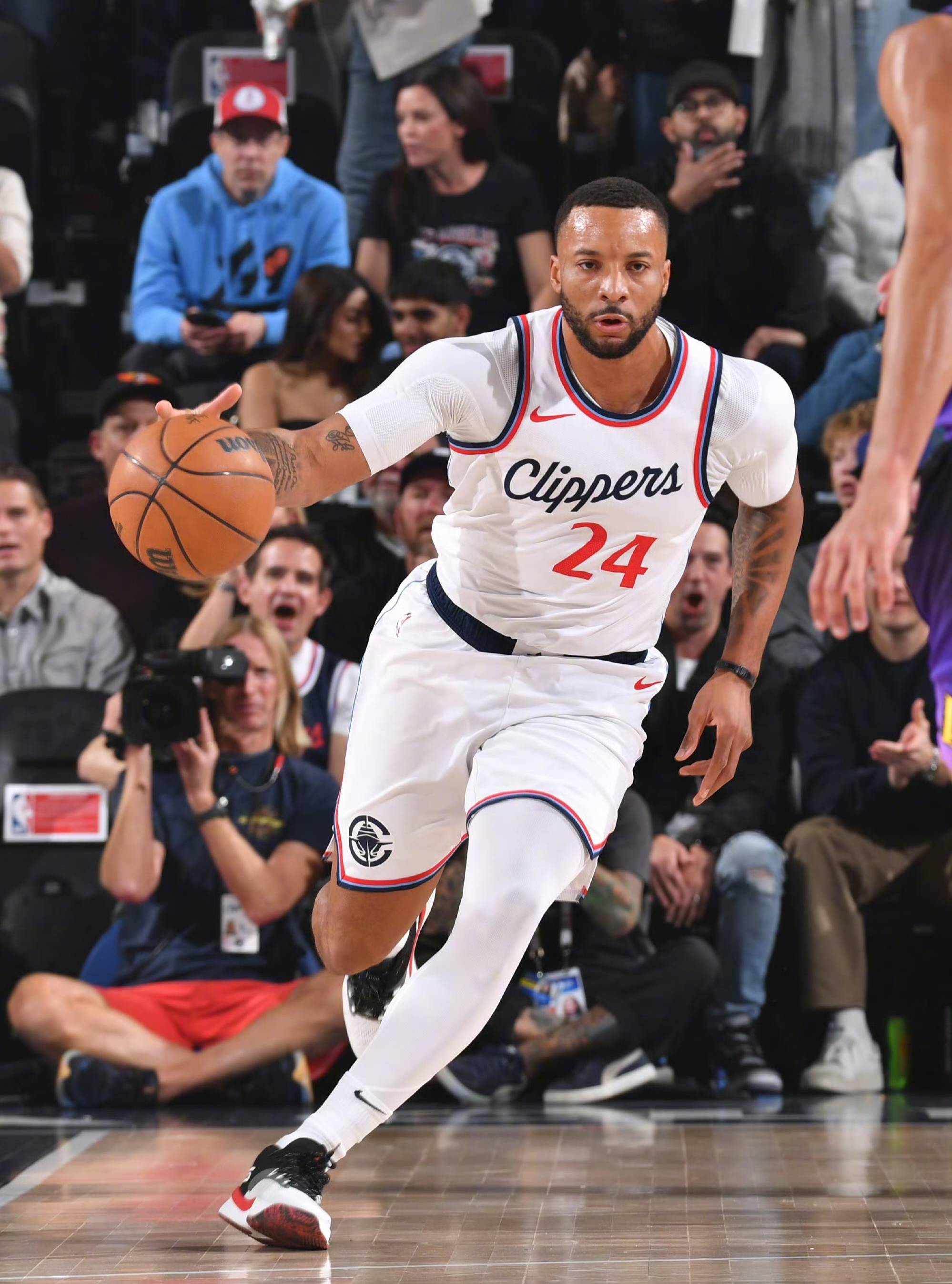 快船客场擒下骑士,轻松取得胜利 快船客场擒下骑士,轻松取得胜利