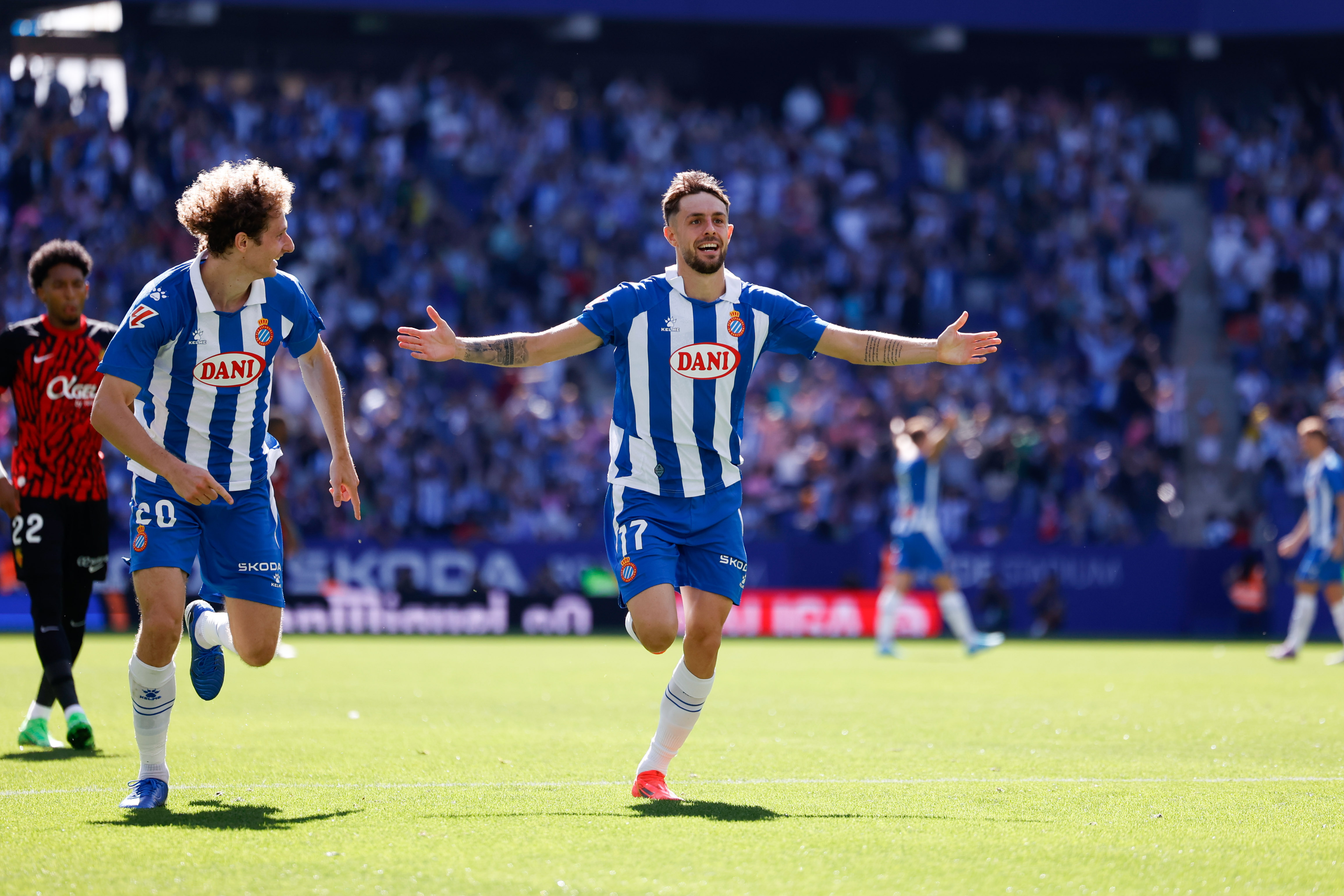 西班牙轻松击败波兰,领跑小组 西班牙轻松击败波兰,领跑小组