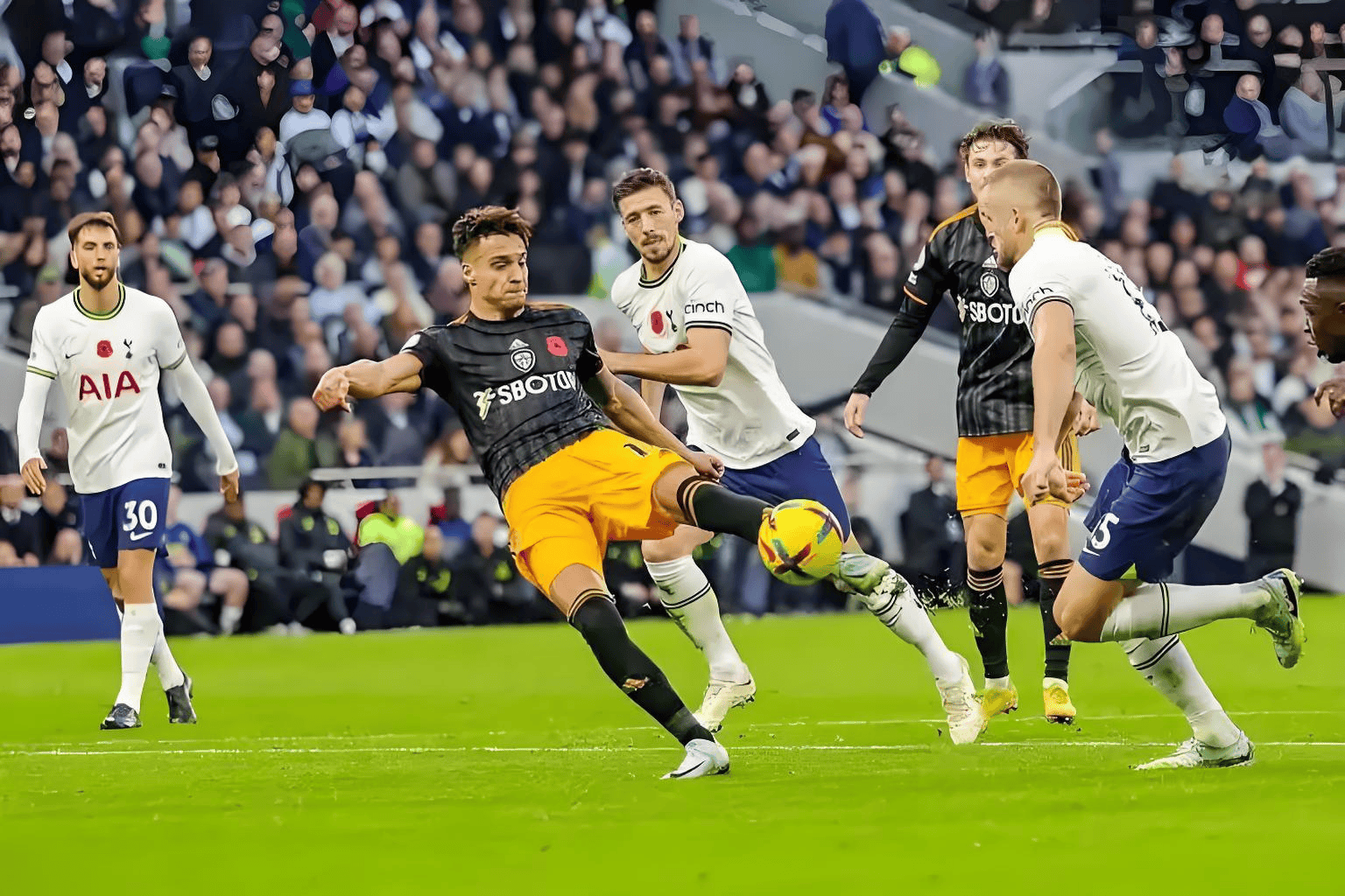 关于热刺前锋延续火爆状态,球队捍卫领先地位的信息 关于热刺前锋延续火爆状态,球队捍卫领先地位的信息