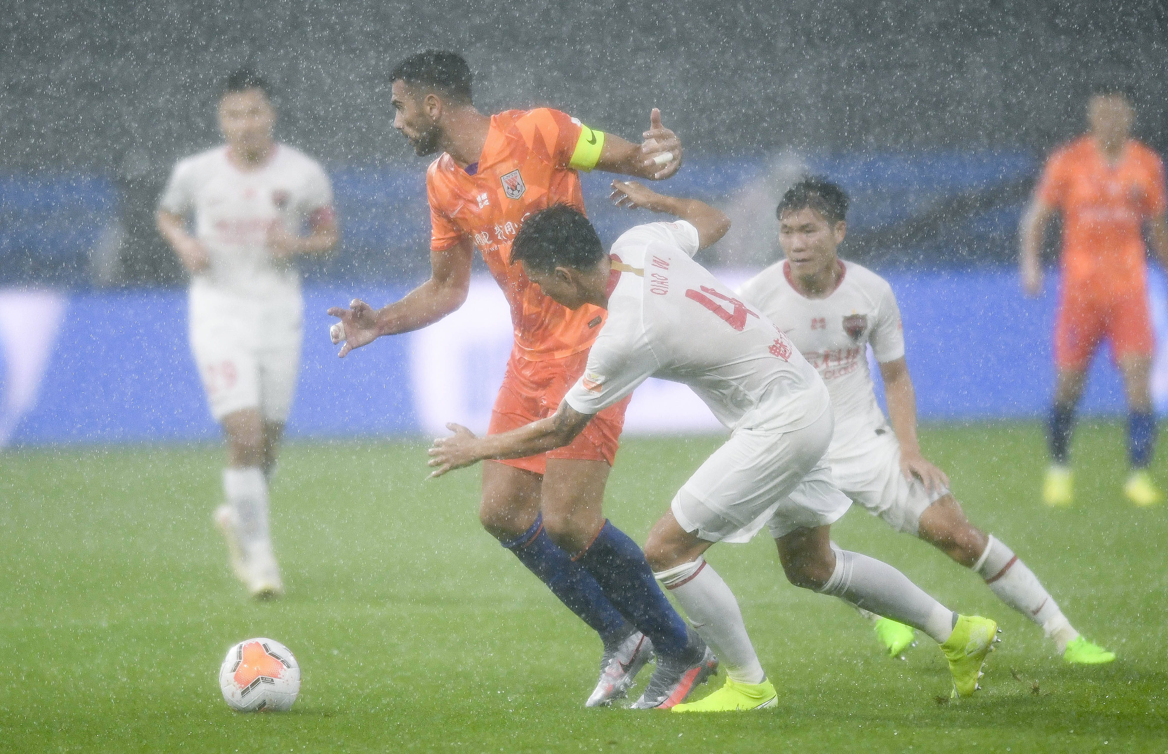 山东鲁能主场0-0被深圳佳兆业逼平 山东鲁能主场0-0被深圳佳兆业逼平