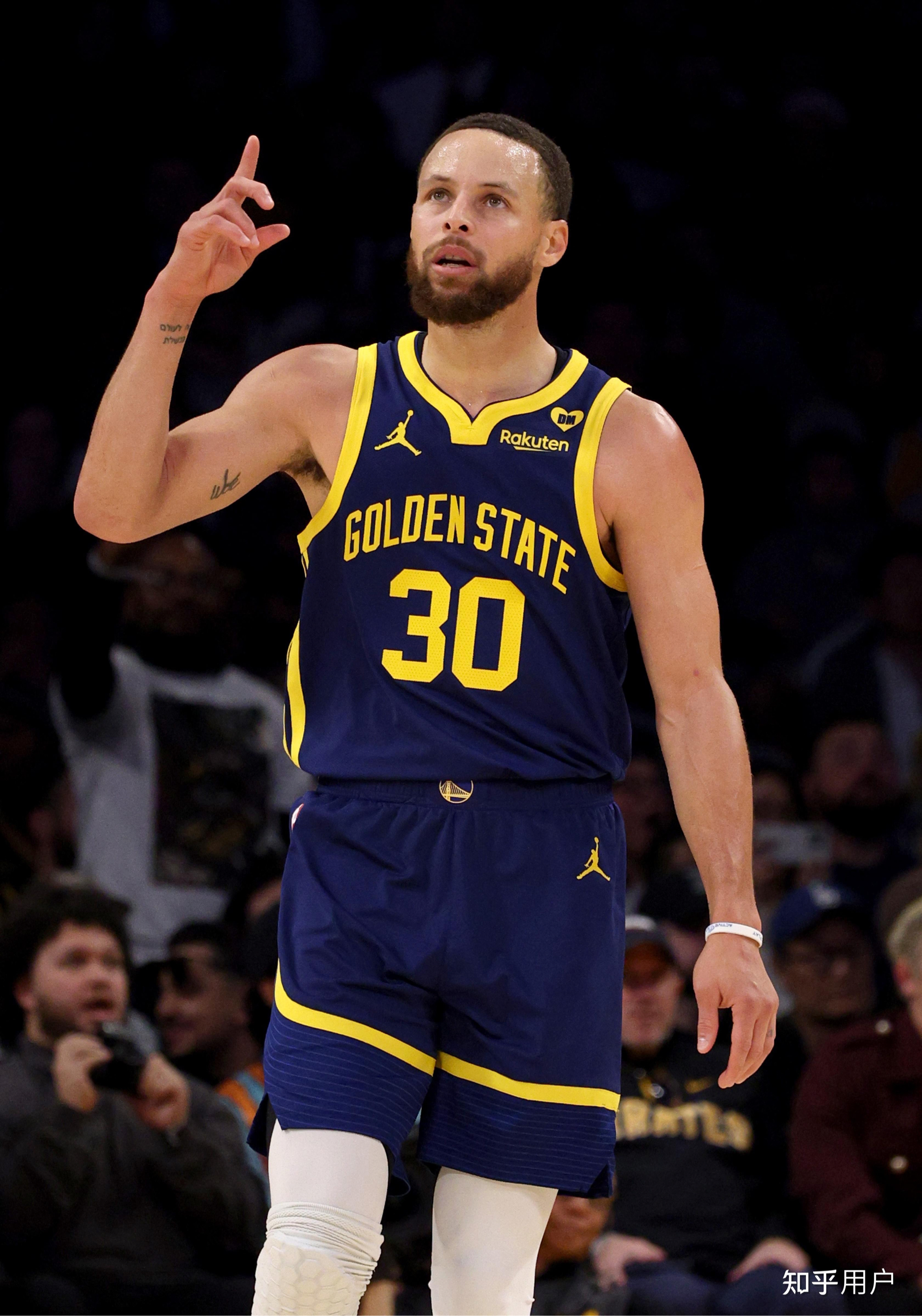 雄鹿主场力擒犹他爵士 雄鹿主场力擒犹他爵士