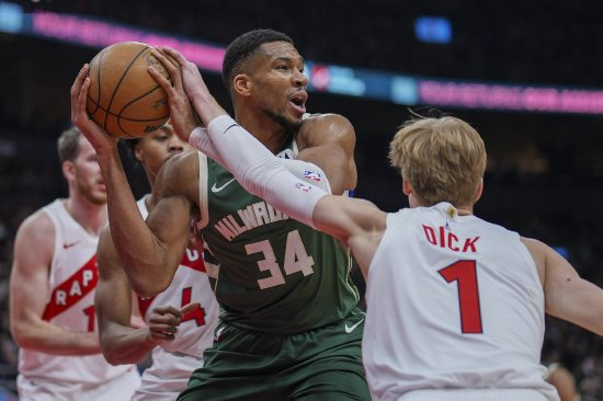 雄鹿主场大胜猛龙,字母哥砍下三双的简单介绍 雄鹿主场大胜猛龙,字母哥砍下三双的简单介绍