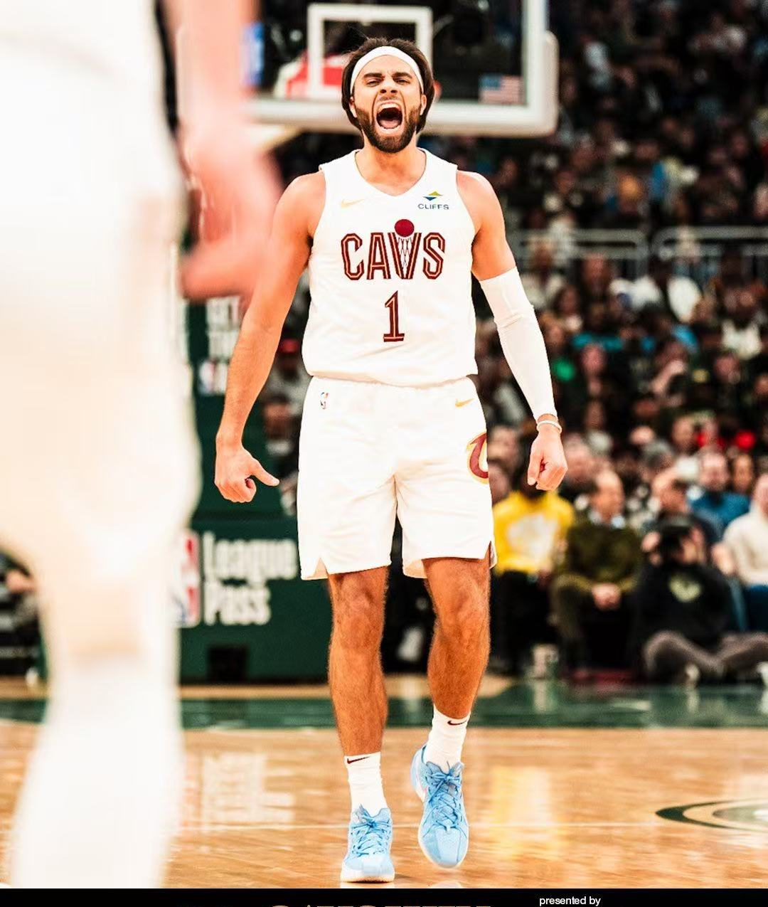 雄鹿大胜骑士，取得七连胜