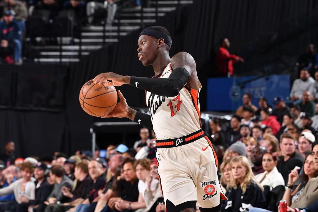 热火全队表现出色完胜尼克斯，施罗德26分